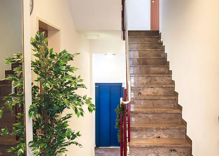 호텔 돔블리크 가르니 3*